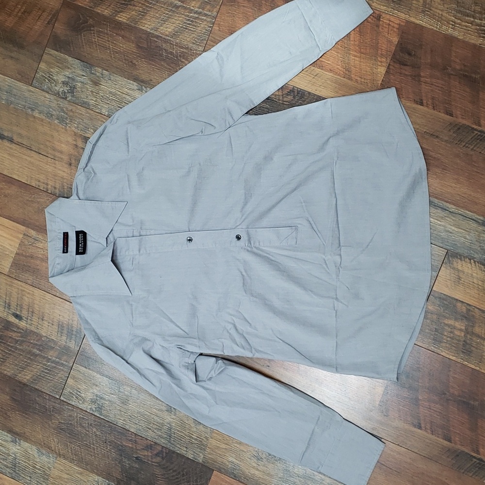 New York & Company City Stretch Gray Popover Shirt, Size Medium